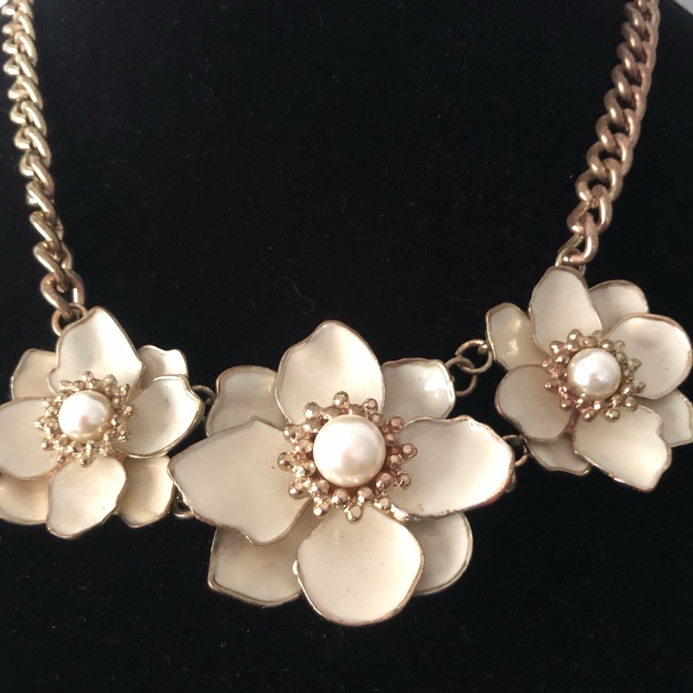 Vintaged Statement Necklace Enamel Flowers Gold tone Cuban chunky chain - Picture 6 of 12